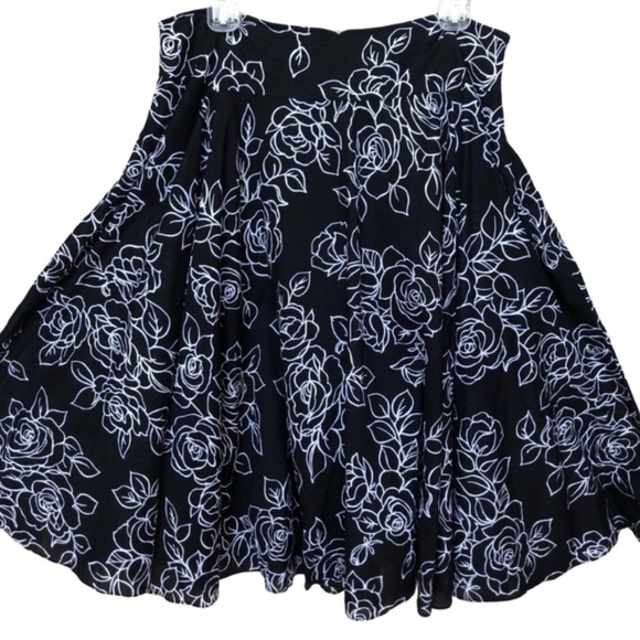Jones New York Black White Floral A line skirt Size 14 Flowy - Picture 2 of 9